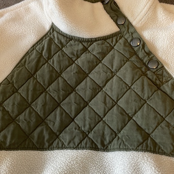 Abercrombie & Fitch Asymmetrical Snap Button Fleece - Picture 9 of 11